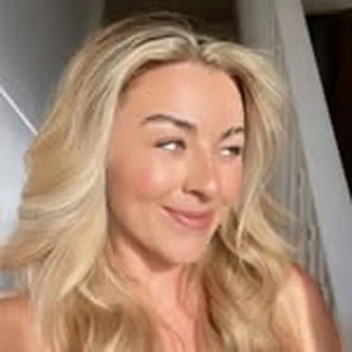 @annienicoll__ profile image