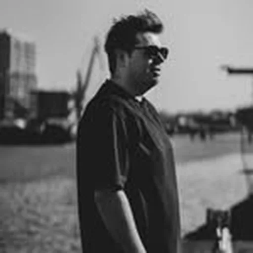 @decomusic_ profile image