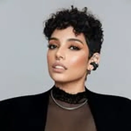 @eleinemakeup profile image
