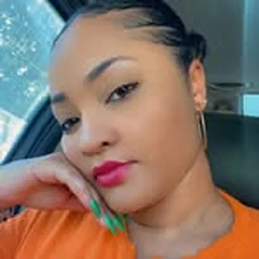 @gloria_nawezi profile image