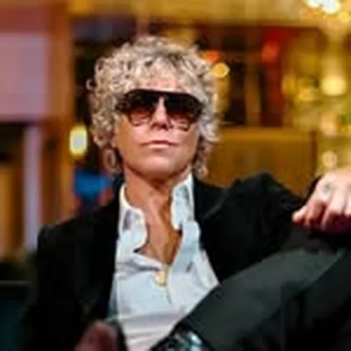 @itshollis profile image
