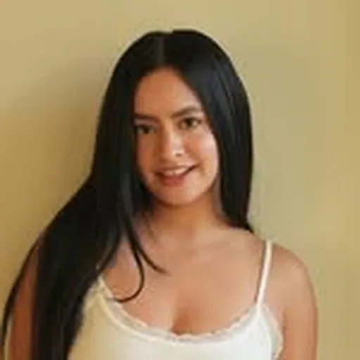 @itspetitemma profile image