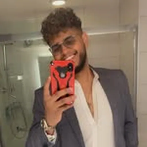 @laristimuno profile image