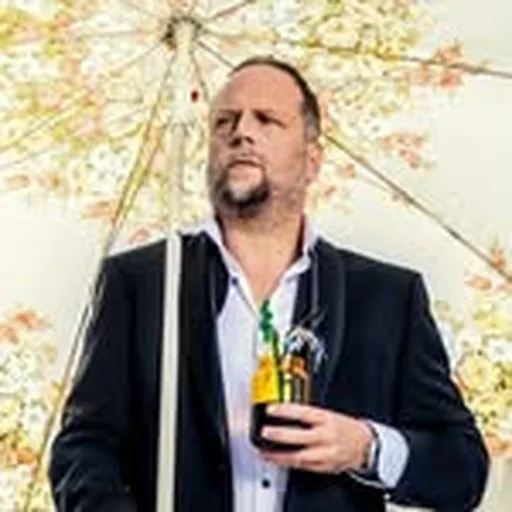@lesmoureal profile image
