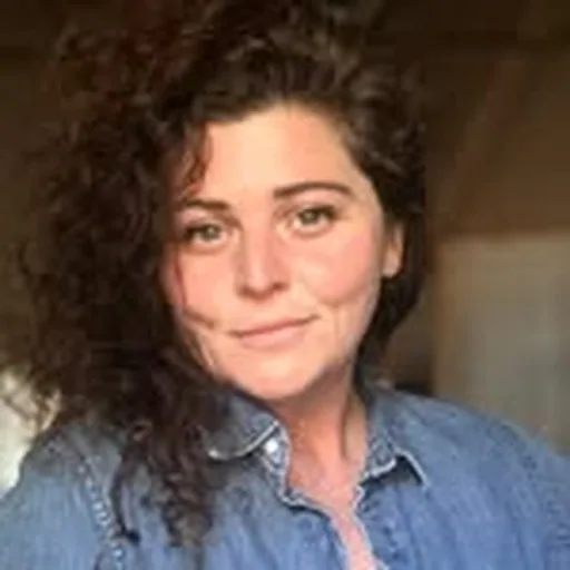 @lilyloutay profile image