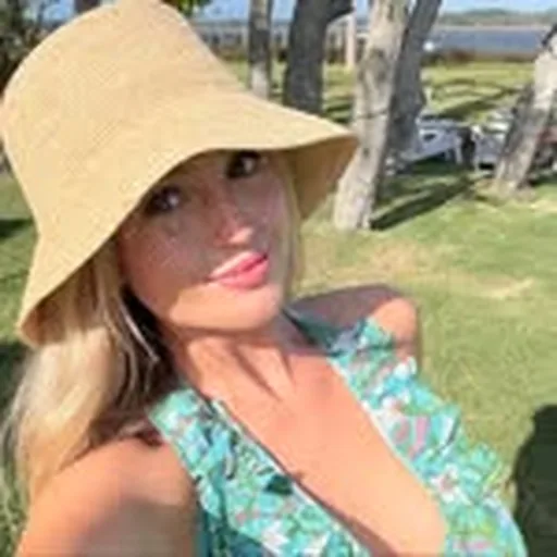 @lindsay_holley profile image