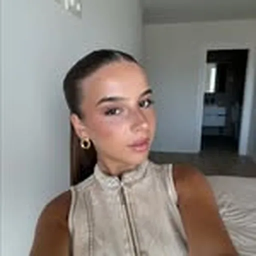 @luciacorreaaa profile image