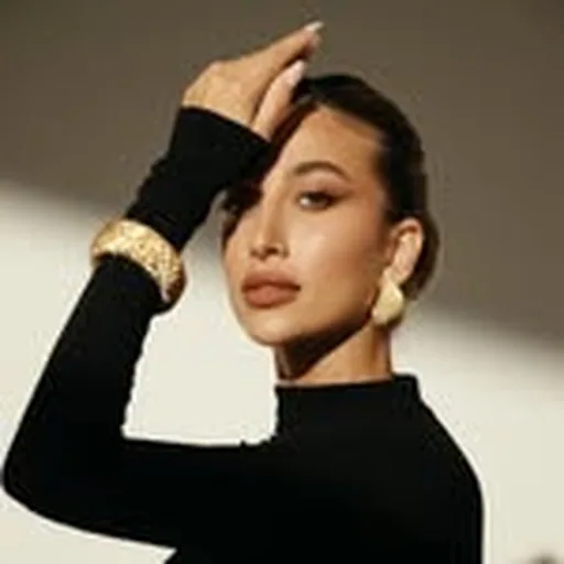 @model_roz profile image