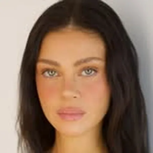 @nicolaannepeltzbeckham profile image