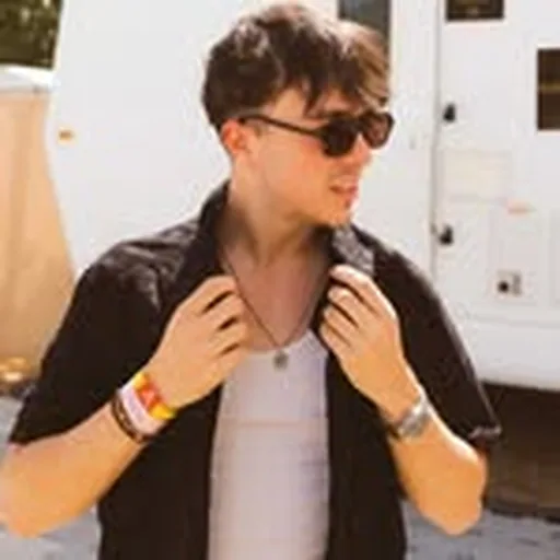 @ollie_thacker profile image