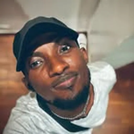 @petiteoflagos profile image
